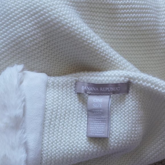 Banana Republic Faux Fur White Infinity Circle Scarf - Picture 2 of 2